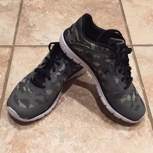 Super light weight comfy kids sneakers